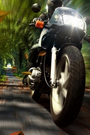 motocikl motociklist shlem Mobile Wallpaper