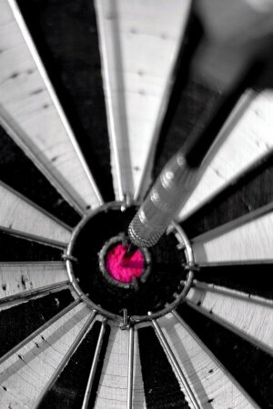 Dartboard bullseye sport Mobile Wallpaper