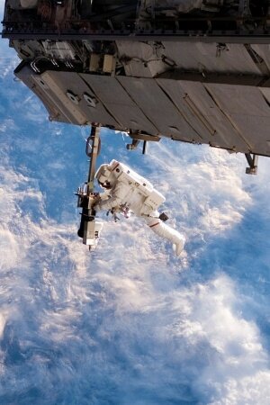 astronavt skafandr otkrytyy Mobile Wallpaper